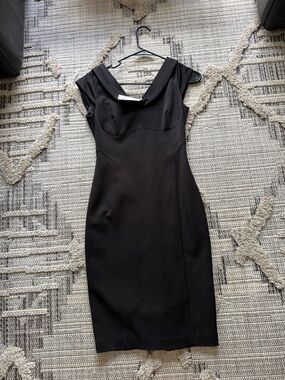 Reiss Black Fitted V Dress. NWT!!!